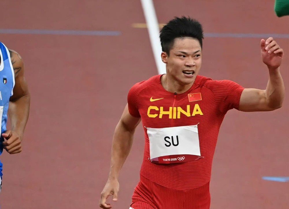 叶辰想了想，道：那我估计他们很快还会再继续发动炮火攻击，不过你一定要小心，对方很有可能会采取从侧面迂回穿插的方式，直接偷袭你的工事。